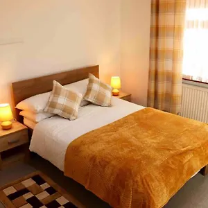 https://cheerful-2-bedroom-residential-home-free-parking.yorkshirehotels.net